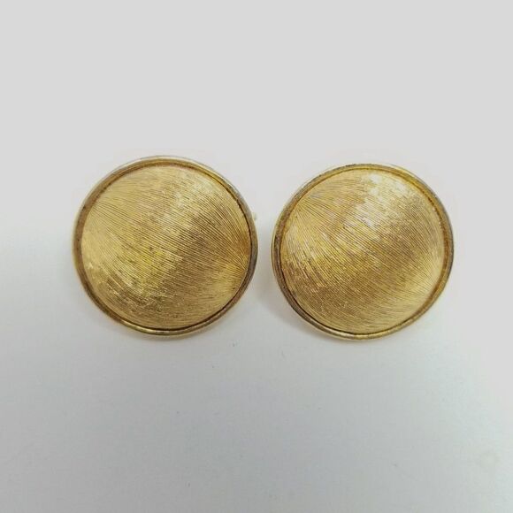 Vintage Textured Gold Tone Dome Shape Clip On Earrings, Classic Retro Style - Picture 6 of 6
